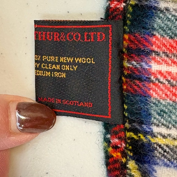 Peter Macarthur & Co Scottish Wool Plaid Wrap Shawl Red Green Blue Fringe - Picture 6 of 6